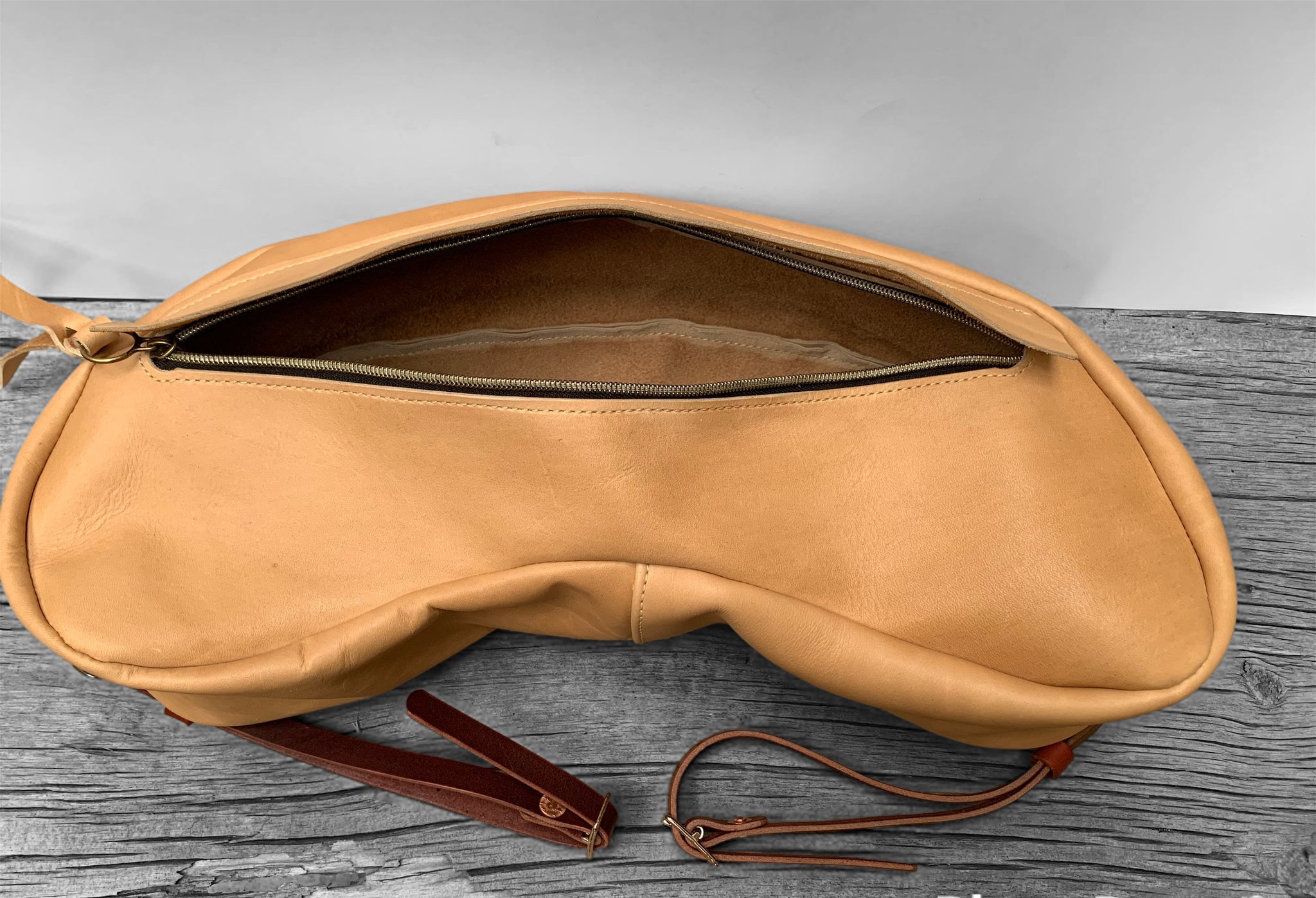 Cantle Bag, Banana Style - Saddle Color Chap Leather